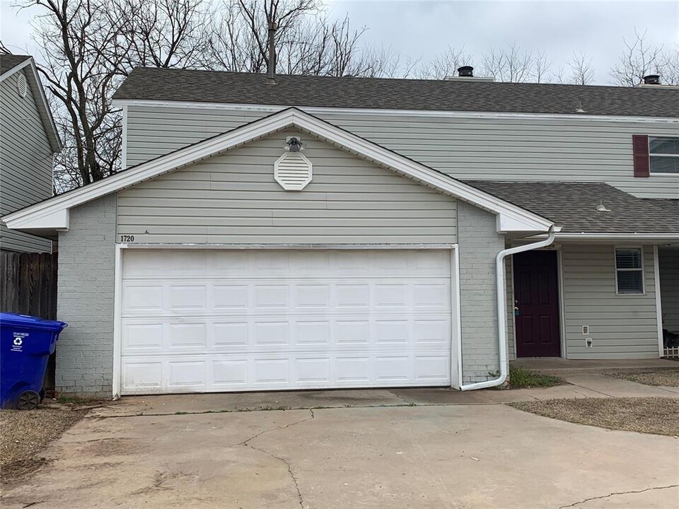 1720 Jennifer Cir in Norman, OK - Foto de edificio