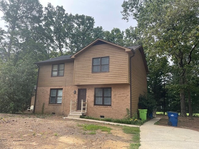 property at 5313-5313 Grovewood Pl