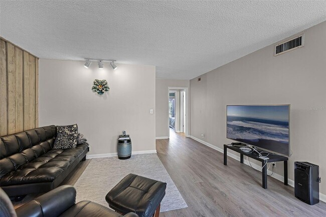 260 Crown Oaks Way, Unit 102 in Longwood, FL - Building Photo - Building Photo