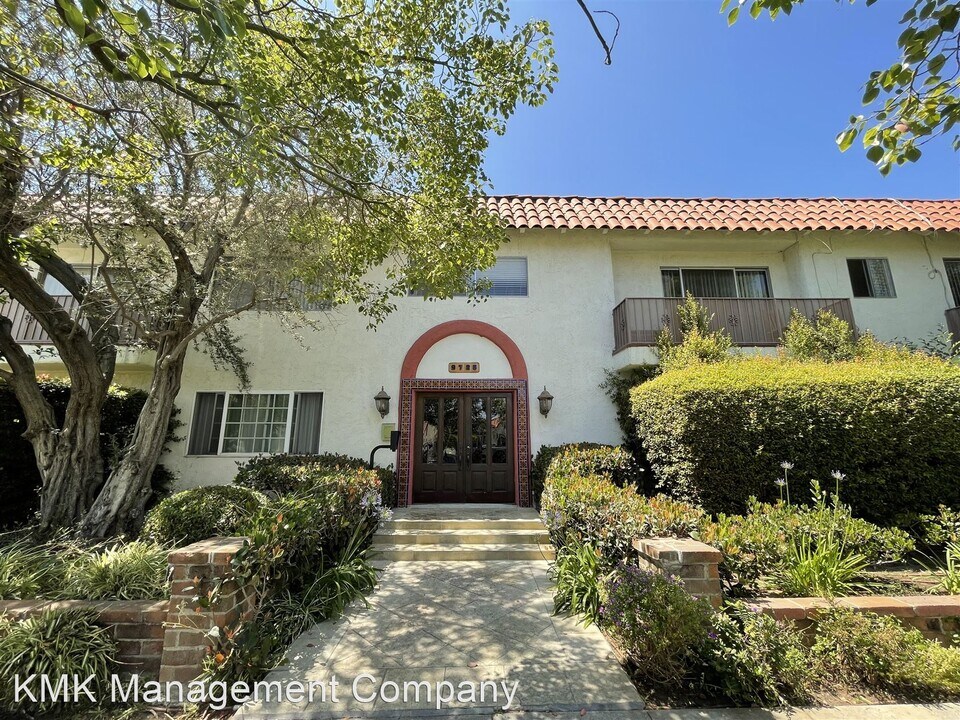 9725 Charnock Ave in Los Angeles, CA - Building Photo