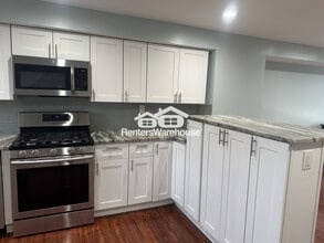 4045 St Monica Dr in Dundalk, MD - Foto de edificio - Building Photo