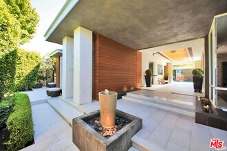 3054 Elvido Dr in Los Angeles, CA - Building Photo - Building Photo