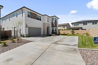 28533 Freedom Ct in Valencia, CA - Building Photo - Building Photo