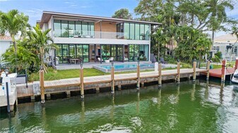 1537 SE 13th St in Fort Lauderdale, FL - Building Photo