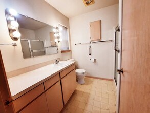 860 SE Sentry Dr in College Place, WA - Building Photo - Building Photo