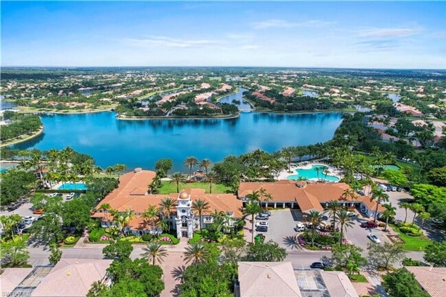 3592 Islandwalk Cir in Naples, FL - Foto de edificio - Building Photo