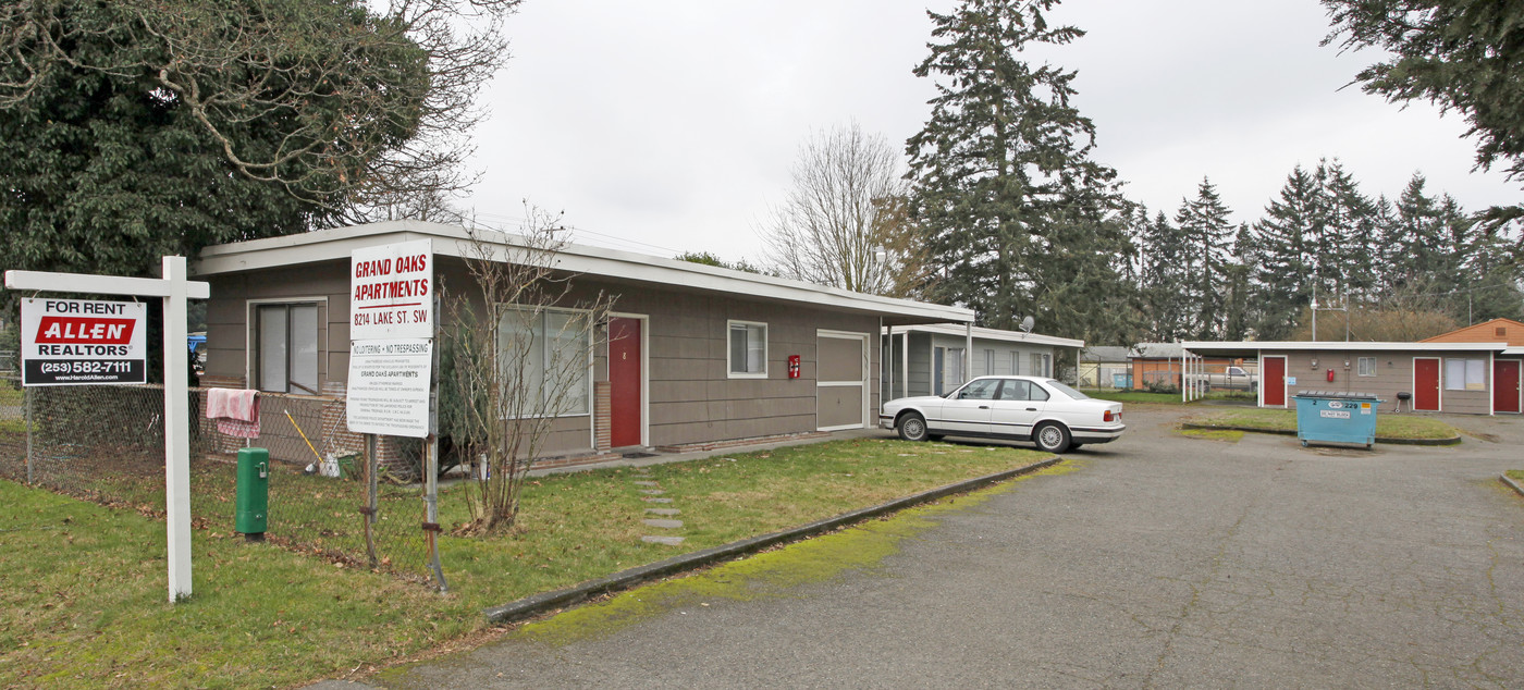 8214 Lake St SW in Lakewood, WA - Building Photo