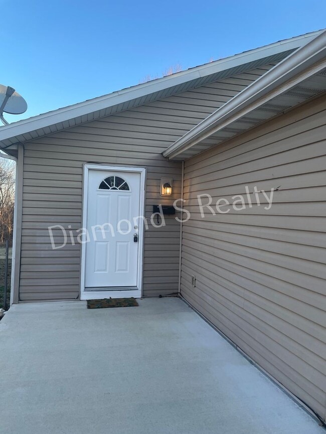 2409 W High St in Springfield, MO - Building Photo - Building Photo