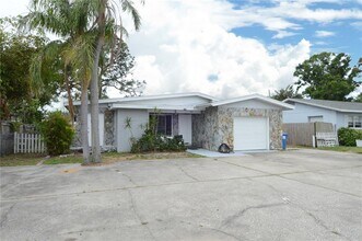 5824 5th Ave N in St. Petersburg, FL - Building Photo - Building Photo