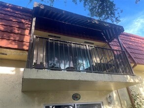 8007 W 6th Ave in Hialeah, FL - Foto de edificio - Building Photo