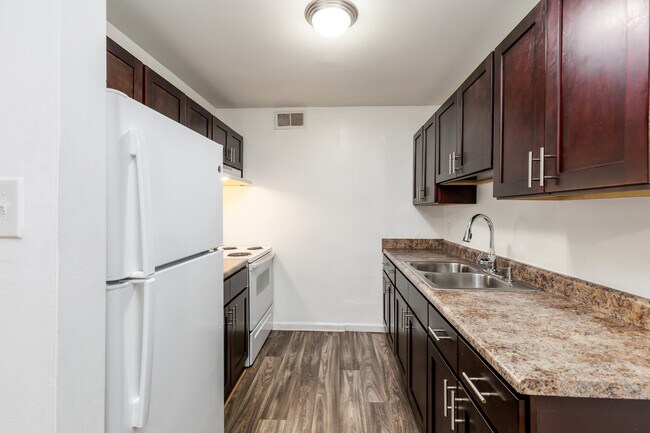 Colonial Point Apartments in Gloucester Point, VA - Foto de edificio - Interior Photo