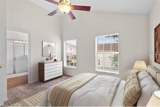 9526 W Park Village Dr in Tampa, FL - Building Photo - Building Photo