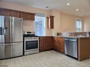 342 Central Ave in Orange, NJ - Foto de edificio - Building Photo