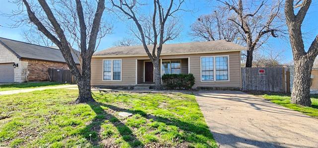 5720 Spencer St in Forest Hill, TX - Building Photo