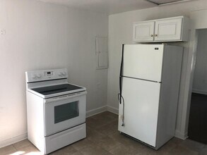 10 Circle Dr in Martinsville, VA - Building Photo - Building Photo