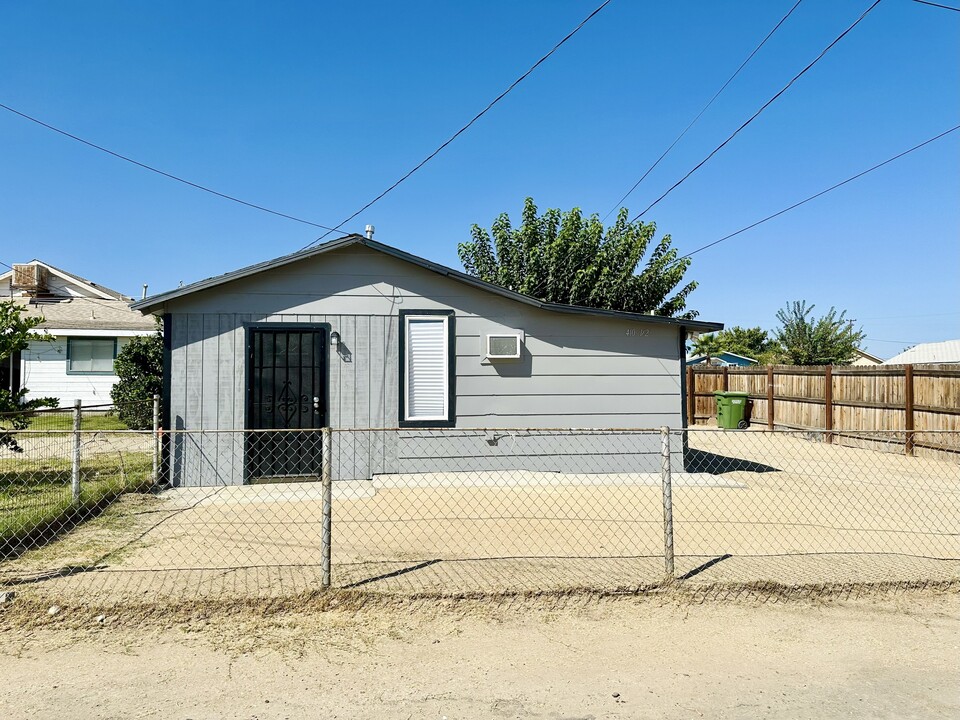 410-412 S 7th St in Taft, CA - Building Photo