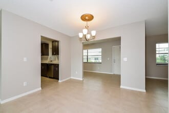 1802 Fort Duquesna Dr in Sun City Center, FL - Building Photo - Building Photo