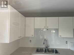 11 Herrell Ave in Barrie, ON - Building Photo - Building Photo