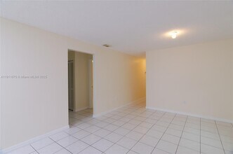 3373 SW 28th Terrace in Miami, FL - Foto de edificio - Building Photo