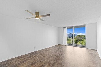 470 Executive Center Dr in West Palm Beach, FL - Building Photo - Building Photo