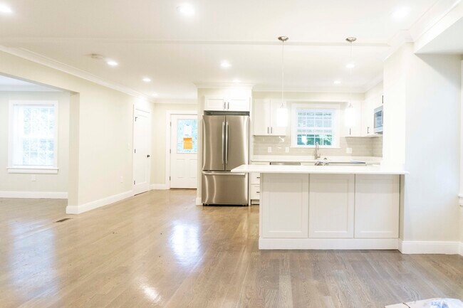 7 Dana Rd, Unit 1 in Boston, MA - Foto de edificio - Building Photo