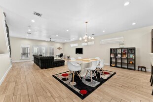 3045 Clinton Dr in Houston, TX - Building Photo