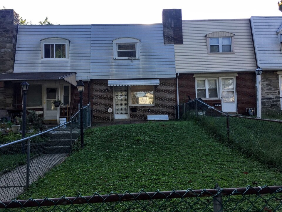 318 Springton Rd in Upper Darby, PA - Building Photo