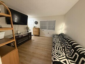 1016 SW 62nd Ter, Unit A in Gainesville, FL - Foto de edificio - Building Photo