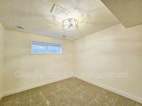 6345 King Wynd SW in Edmonton, AB - Building Photo - Building Photo