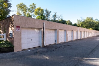 Landon Court Apartments in Lansdowne, PA - Building Photo - Building Photo