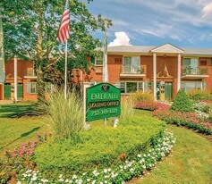 Emerald Apartments in Toms River, NJ - Building Photo