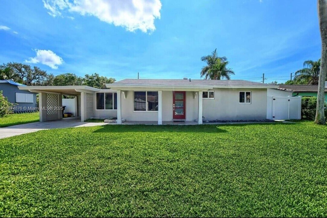 126 NW 3rd Ct in Boca Raton, FL - Building Photo