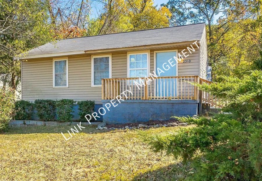 2310 N Chamberlain Ave in Chattanooga, TN - Building Photo
