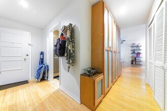 1255 10th St, Unit 106 in Santa Monica, CA - Building Photo - Building Photo