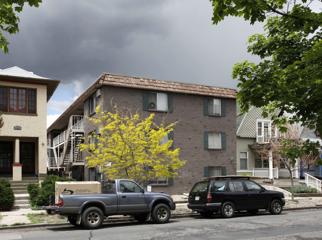 La Hoya Apartments in Denver, CO - Foto de edificio - Building Photo