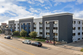 Woods View Apartments in Milwaukee, WI - Foto de edificio - Building Photo