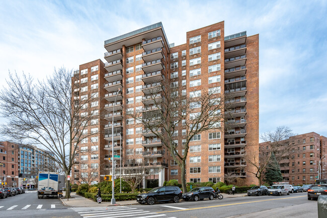 The Continental in Forest Hills, NY - Foto de edificio - Building Photo