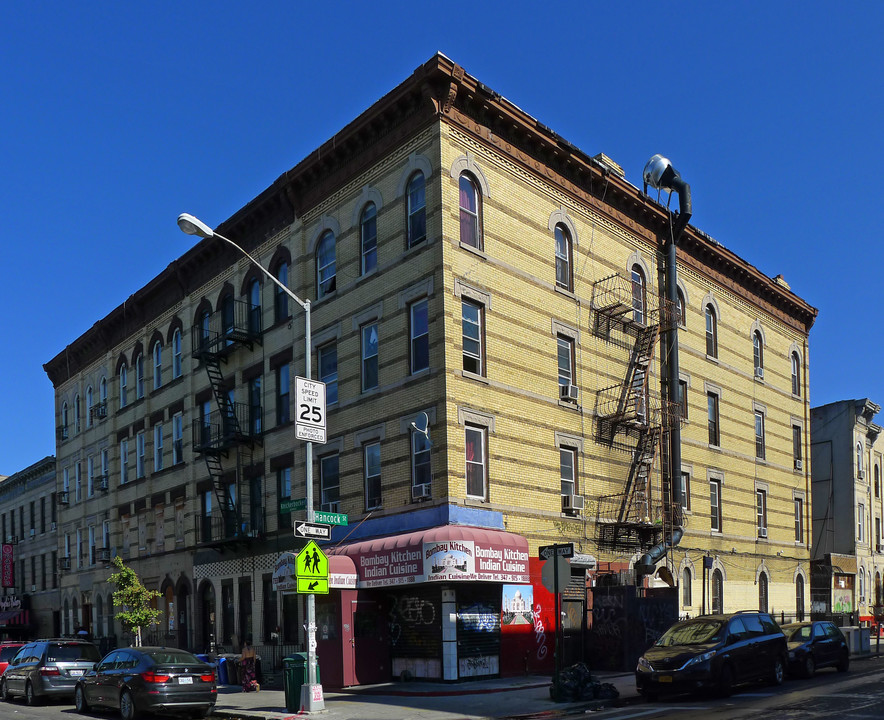 733 Knickerbocker Ave in Brooklyn, NY - Building Photo