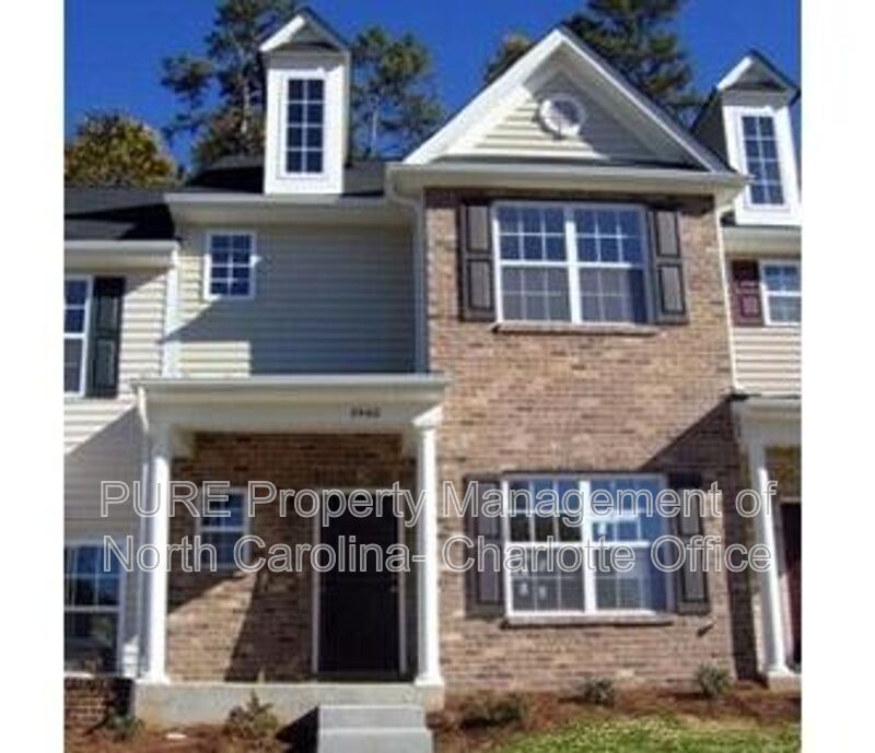 5742 Bent Creek Cir in Charlotte, NC - Building Photo