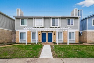 754 Memorial Mews St in Houston, TX - Building Photo