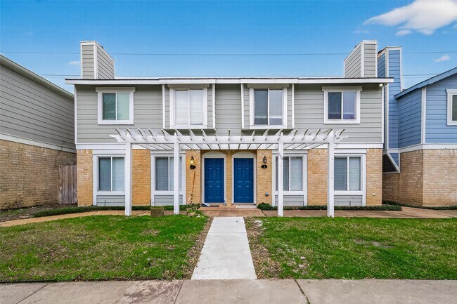 property at 754 Memorial Mews St