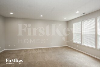 7223 Fields Way in Indianapolis, IN - Foto de edificio - Building Photo