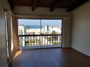 296 Hermosa Ave in Hermosa Beach, CA - Foto de edificio - Building Photo