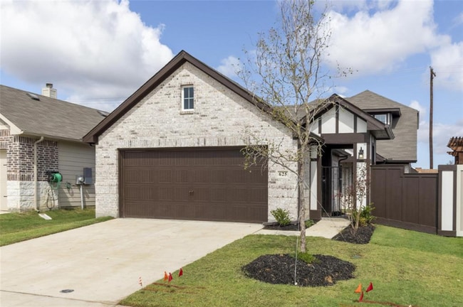 625 Presidio St in Aubrey, TX - Foto de edificio - Building Photo