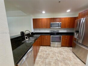 8999 NW 107 Ct in Doral, FL - Building Photo - Building Photo