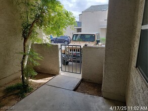 6250 W Flamingo Rd in Las Vegas, NV - Building Photo - Building Photo