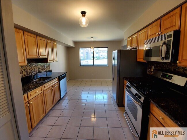 1606 Edison Glen Terrace in Edison, NJ - Building Photo - Building Photo