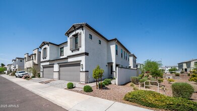 4830 E Helena Dr in Scottsdale, AZ - Building Photo - Building Photo
