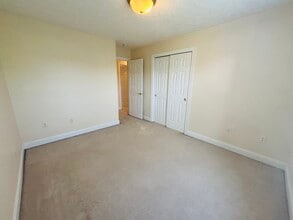 385 Oaktree Blvd in Christiansburg, VA - Foto de edificio - Building Photo