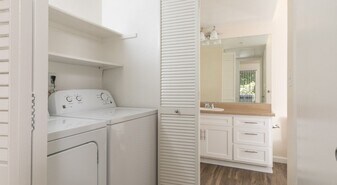 Capitol View Apartments in Sacramento, CA - Building Photo